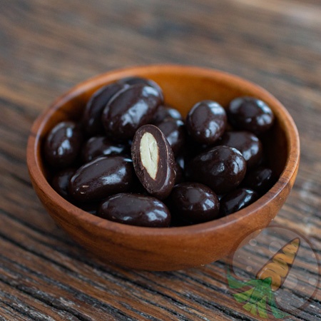 Миндаль в темном шоколаде фото